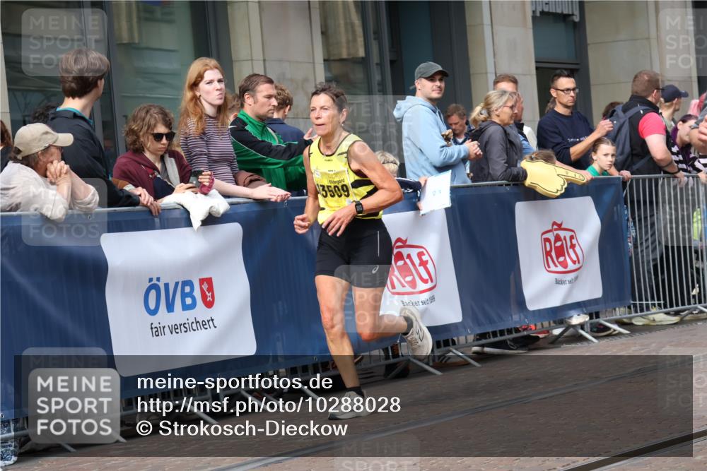 13.09.2026 - 21. swb-Marathon Bremen Strokosch-Dieckow http://msf.ph/oto/10288028 13.09.2026 10:43:33 Ziel 10337, 10342, 11019, 11208, 11312, 11447, 11614, 11930, 11948, 12250, 12253, 12436, 12559, 13509, 13538, 10328, 10346, 10456, 10618, 10742, 11468, 11607, 11826, 12406, 12469, 13509 meine-sportfotos.de
