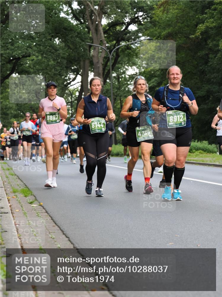 13.09.2026 - 21. swb-Marathon Bremen TobiasT http://msf.ph/oto/10288037 13.09.2026 12:23:56 Laufen 8897, 8144, 4785, 8912 meine-sportfotos.de