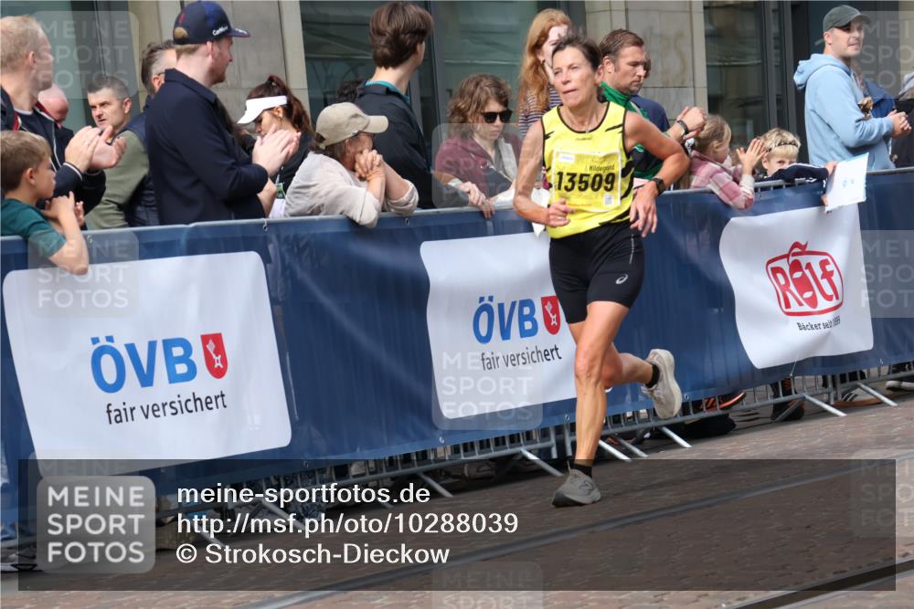 13.09.2026 - 21. swb-Marathon Bremen Strokosch-Dieckow http://msf.ph/oto/10288039 13.09.2026 10:43:33 Ziel 10337, 10342, 11019, 11208, 11312, 11447, 11614, 11930, 11948, 12250, 12253, 12436, 12559, 13509, 13538, 10328, 10346, 10456, 10618, 10742, 11468, 11607, 11826, 12406, 12469, 13509 meine-sportfotos.de