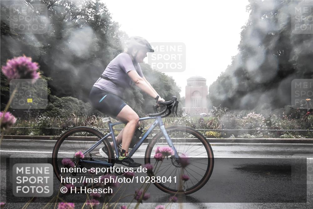 13.09.2026 - Stadtparktriathlon H.Heesch http://msf.ph/oto/10288041 13.09.2026 12:41:09 Radfahren 1160, 1191, 1205 meine-sportfotos.de