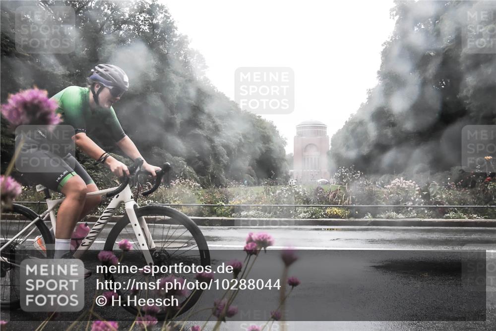 13.09.2026 - Stadtparktriathlon H.Heesch http://msf.ph/oto/10288044 13.09.2026 12:41:17 Radfahren 1281 meine-sportfotos.de