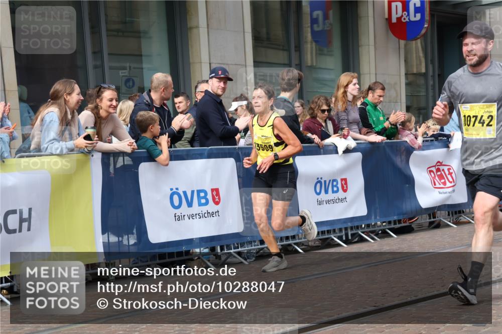 13.09.2026 - 21. swb-Marathon Bremen Strokosch-Dieckow http://msf.ph/oto/10288047 13.09.2026 10:43:34 Ziel 10337, 10342, 11019, 11208, 11312, 11447, 11614, 11930, 11948, 12250, 12253, 12436, 12559, 13538, 10328, 10346, 10456, 10618, 10742, 11468, 11607, 11826, 12406, 13509 meine-sportfotos.de