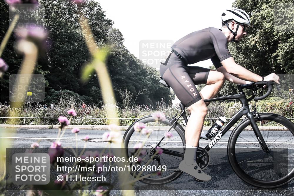 13.09.2026 - Stadtparktriathlon H.Heesch http://msf.ph/oto/10288049 13.09.2026 11:27:13 Radfahren 595, 600, 726, 798 meine-sportfotos.de