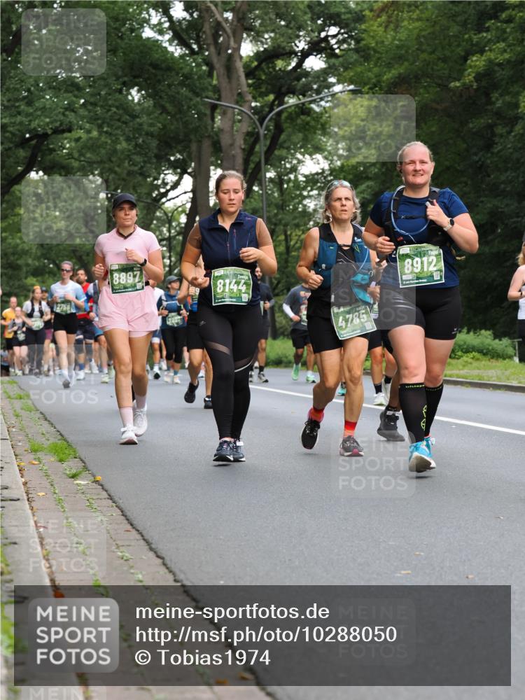 13.09.2026 - 21. swb-Marathon Bremen TobiasT http://msf.ph/oto/10288050 13.09.2026 12:23:56 Laufen 12758, 8897, 8144, 4785, 8912 meine-sportfotos.de