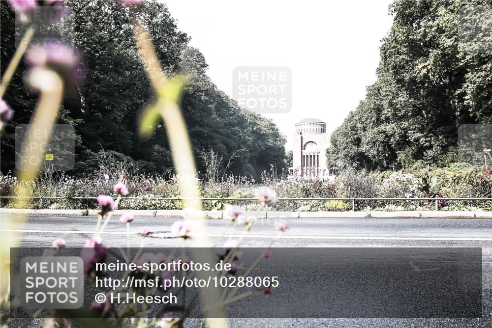 13.09.2026 - Stadtparktriathlon H.Heesch http://msf.ph/oto/10288065 13.09.2026 11:27:15 Radfahren 595, 793, 798 meine-sportfotos.de