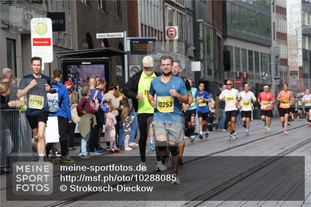 13.09.2026 - 21. swb-Marathon Bremen Strokosch-Dieckow http://msf.ph/oto/10288085 13.09.2026 10:43:41 Ziel 10337, 10342, 11019, 11108, 11208, 11312, 11447, 11614, 11644, 11758, 11930, 11948, 12250, 12253, 12436, 12559, 13538, 10328, 10346, 10618, 10742, 11468, 11607, 11826, 12406, 13509 meine-sportfotos.de