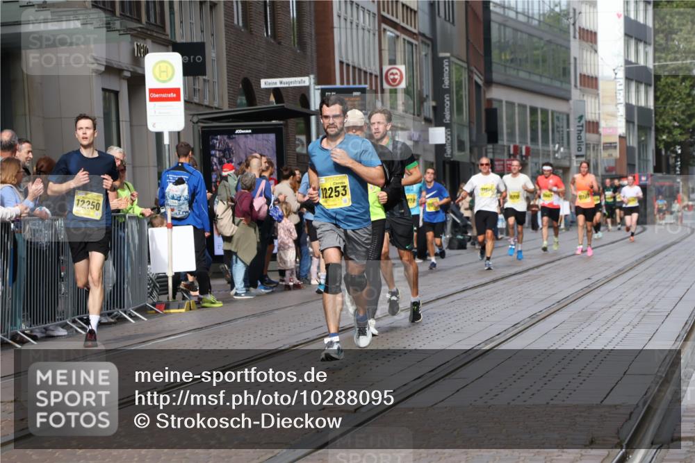 13.09.2026 - 21. swb-Marathon Bremen Strokosch-Dieckow http://msf.ph/oto/10288095 13.09.2026 10:43:42 Ziel 10337, 10342, 11019, 11108, 11208, 11312, 11447, 11614, 11644, 11758, 11930, 11948, 12250, 12253, 12436, 12559, 13538, 10328, 10346, 10618, 10742, 11468, 11607, 11826, 12250, 12253, 12406, 13509 meine-sportfotos.de