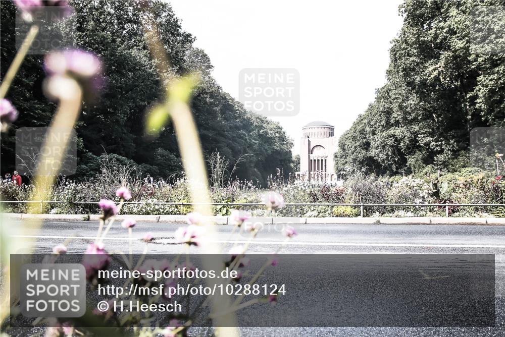 13.09.2026 - Stadtparktriathlon H.Heesch http://msf.ph/oto/10288124 13.09.2026 11:27:22 Radfahren 619, 793, 822 meine-sportfotos.de