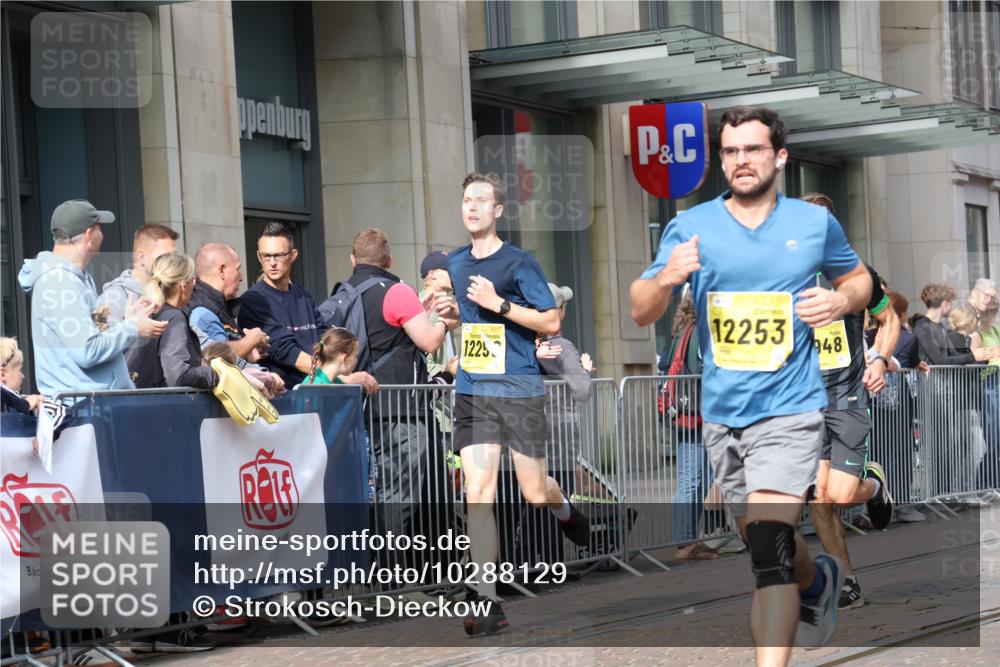 13.09.2026 - 21. swb-Marathon Bremen Strokosch-Dieckow http://msf.ph/oto/10288129 13.09.2026 10:43:44 Ziel 10337, 10342, 11019, 11108, 11208, 11312, 11447, 11614, 11644, 11758, 11930, 11948, 12436, 12559, 13538, 10328, 10346, 10618, 10742, 11468, 11607, 11826, 11948, 12250, 12253, 13509 meine-sportfotos.de