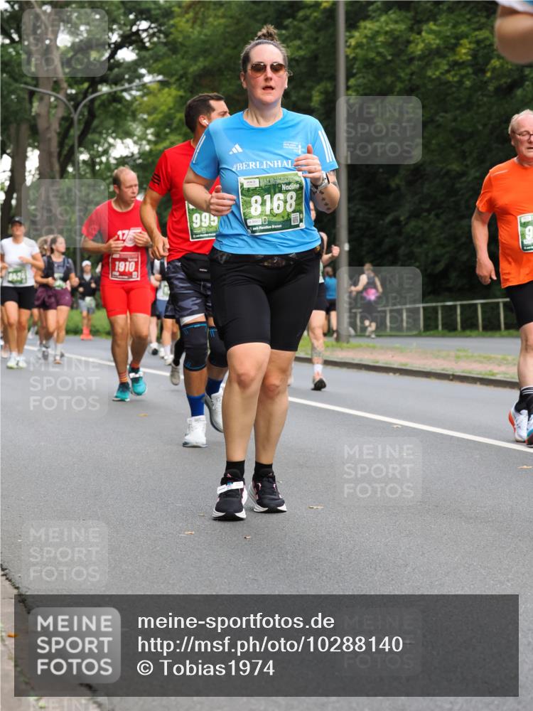 13.09.2026 - 21. swb-Marathon Bremen TobiasT http://msf.ph/oto/10288140 13.09.2026 12:24:09 Laufen 8424, 1910, 995, 198, 8168, 8663 meine-sportfotos.de