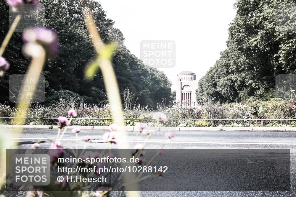 13.09.2026 - Stadtparktriathlon H.Heesch http://msf.ph/oto/10288142 13.09.2026 11:27:24 Radfahren 664, 718, 822 meine-sportfotos.de
