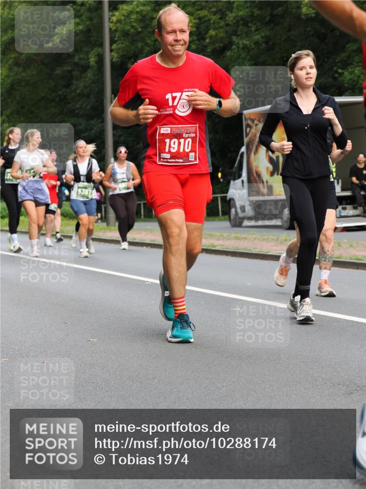 13.09.2026 - 21. swb-Marathon Bremen TobiasT http://msf.ph/oto/10288174 13.09.2026 12:24:13 Laufen 5367, 2, 175, 1910, 0484, 21, 232 meine-sportfotos.de