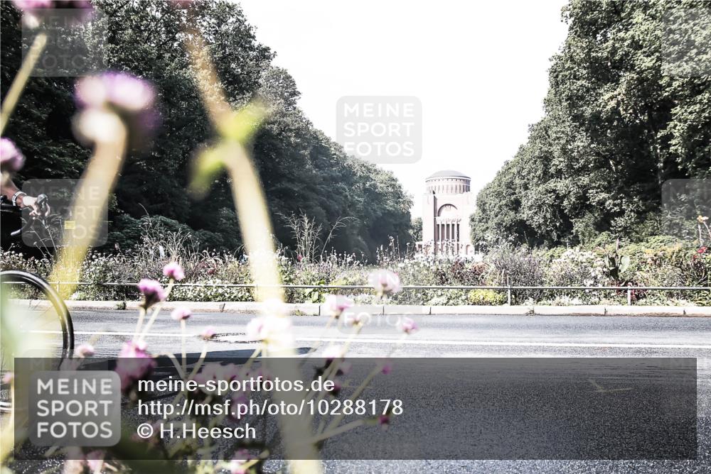 13.09.2026 - Stadtparktriathlon H.Heesch http://msf.ph/oto/10288178 13.09.2026 11:27:28 Radfahren 664, 718 meine-sportfotos.de