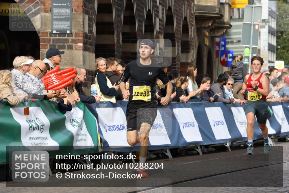 13.09.2026 - 21. swb-Marathon Bremen Strokosch-Dieckow http://msf.ph/oto/10288204 13.09.2026 10:39:59 Ziel 11713, 12404, 13513, 13642 meine-sportfotos.de