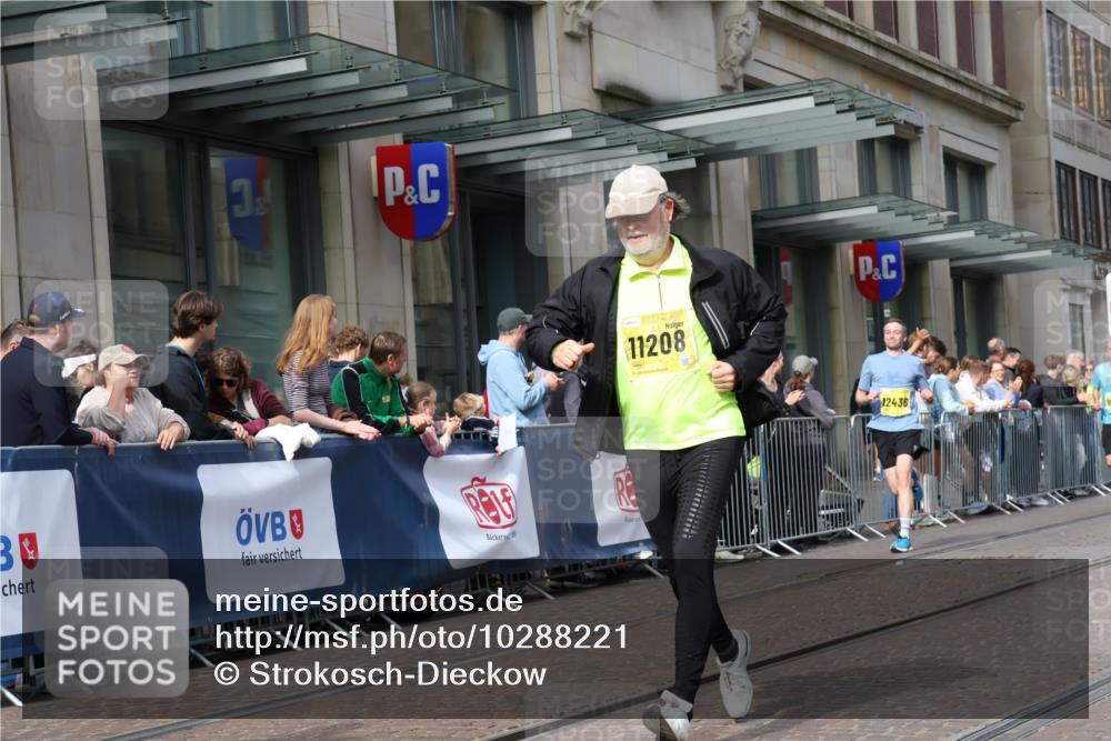 13.09.2026 - 21. swb-Marathon Bremen Strokosch-Dieckow http://msf.ph/oto/10288221 13.09.2026 10:43:47 Ziel 10337, 10342, 11108, 11208, 11312, 11447, 11614, 11644, 11758, 11930, 12436, 12559, 13538, 10328, 10742, 11019, 11468, 11607, 11826, 11948, 12250, 12253, 13509 meine-sportfotos.de