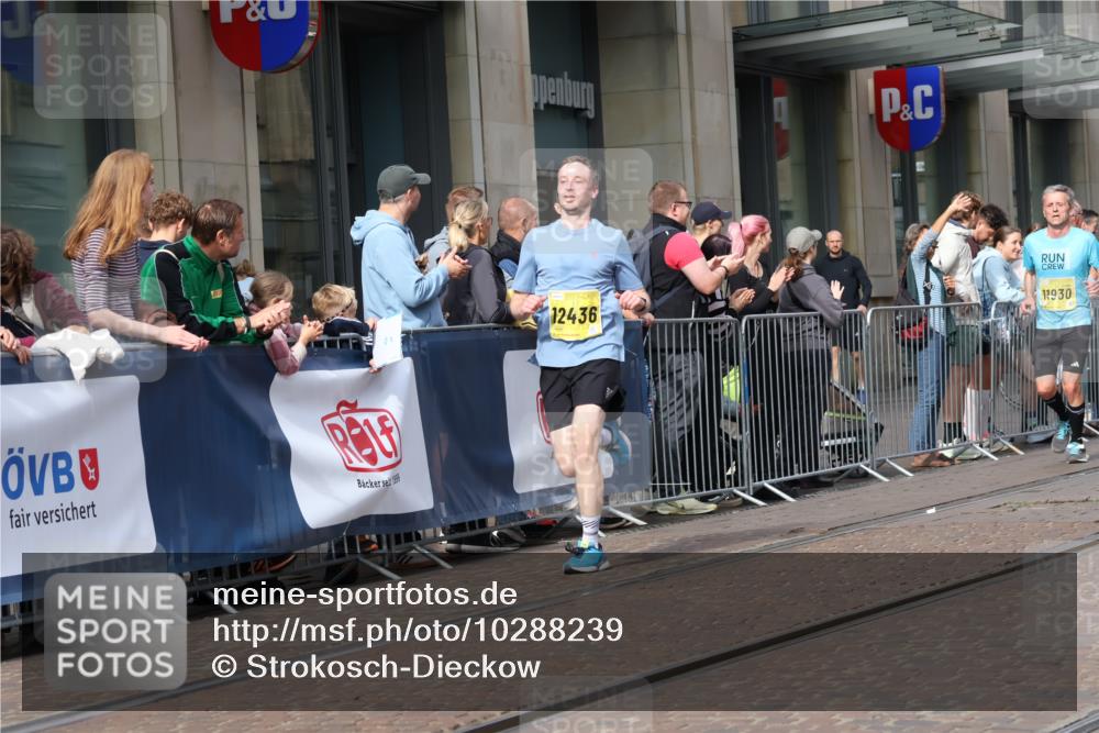 13.09.2026 - 21. swb-Marathon Bremen Strokosch-Dieckow http://msf.ph/oto/10288239 13.09.2026 10:43:49 Ziel 10337, 10342, 11108, 11208, 11312, 11447, 11614, 11644, 11758, 11930, 12436, 12559, 13538, 10328, 10337, 10742, 11019, 11208, 11468, 11607, 11826, 11948, 12250, 12253, 13509 meine-sportfotos.de