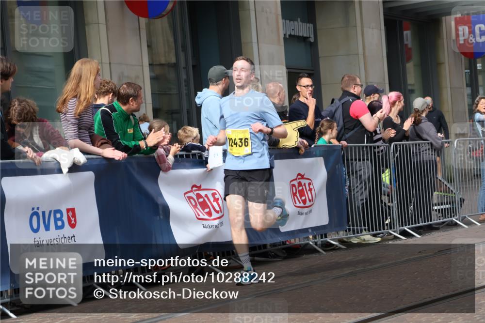 13.09.2026 - 21. swb-Marathon Bremen Strokosch-Dieckow http://msf.ph/oto/10288242 13.09.2026 10:43:49 Ziel 10337, 10342, 11108, 11208, 11312, 11447, 11614, 11644, 11758, 11930, 12436, 12559, 13538, 10328, 10337, 10742, 11019, 11208, 11468, 11607, 11826, 11948, 12250, 12253, 13509 meine-sportfotos.de
