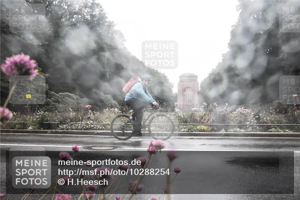 13.09.2026 - Stadtparktriathlon H.Heesch http://msf.ph/oto/10288254 13.09.2026 12:43:02 Radfahren 1084, 1290, 1303 meine-sportfotos.de