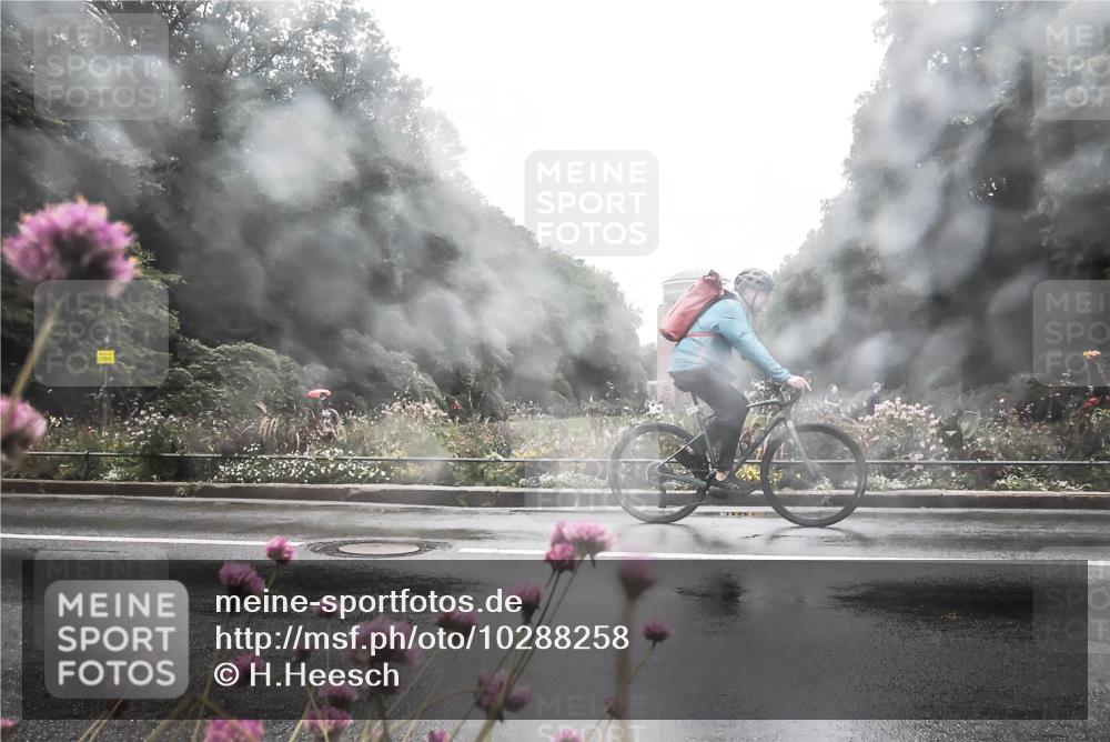 13.09.2026 - Stadtparktriathlon H.Heesch http://msf.ph/oto/10288258 13.09.2026 12:43:02 Radfahren 1084, 1290, 1303 meine-sportfotos.de