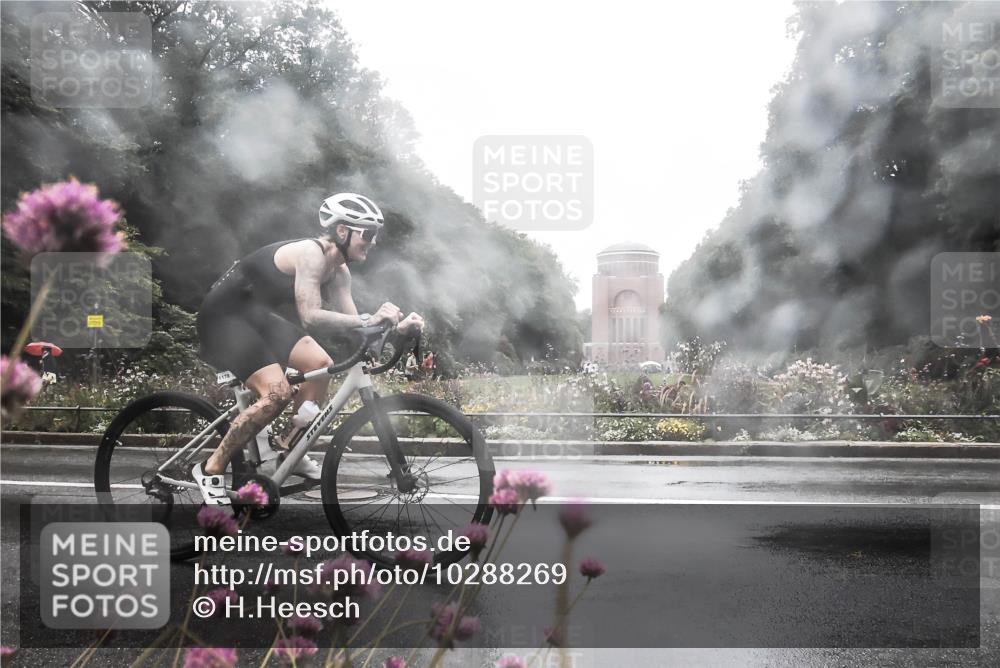 13.09.2026 - Stadtparktriathlon H.Heesch http://msf.ph/oto/10288269 13.09.2026 12:43:11 Radfahren 1073, 1178, 1301 meine-sportfotos.de