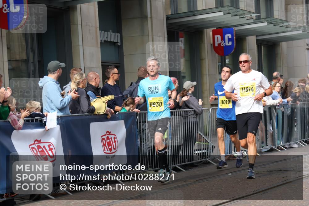 13.09.2026 - 21. swb-Marathon Bremen Strokosch-Dieckow http://msf.ph/oto/10288271 13.09.2026 10:43:50 Ziel 10342, 11108, 11148, 11312, 11447, 11614, 11644, 11758, 11930, 12436, 12559, 13538, 10328, 10337, 10742, 11019, 11208, 11607, 11948, 12250, 12253, 12436, 13509 meine-sportfotos.de