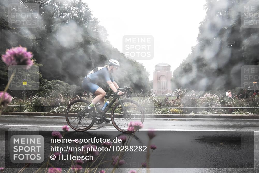 13.09.2026 - Stadtparktriathlon H.Heesch http://msf.ph/oto/10288282 13.09.2026 12:43:24 Radfahren 1077, 1104, 1113, 1199, 1229 meine-sportfotos.de