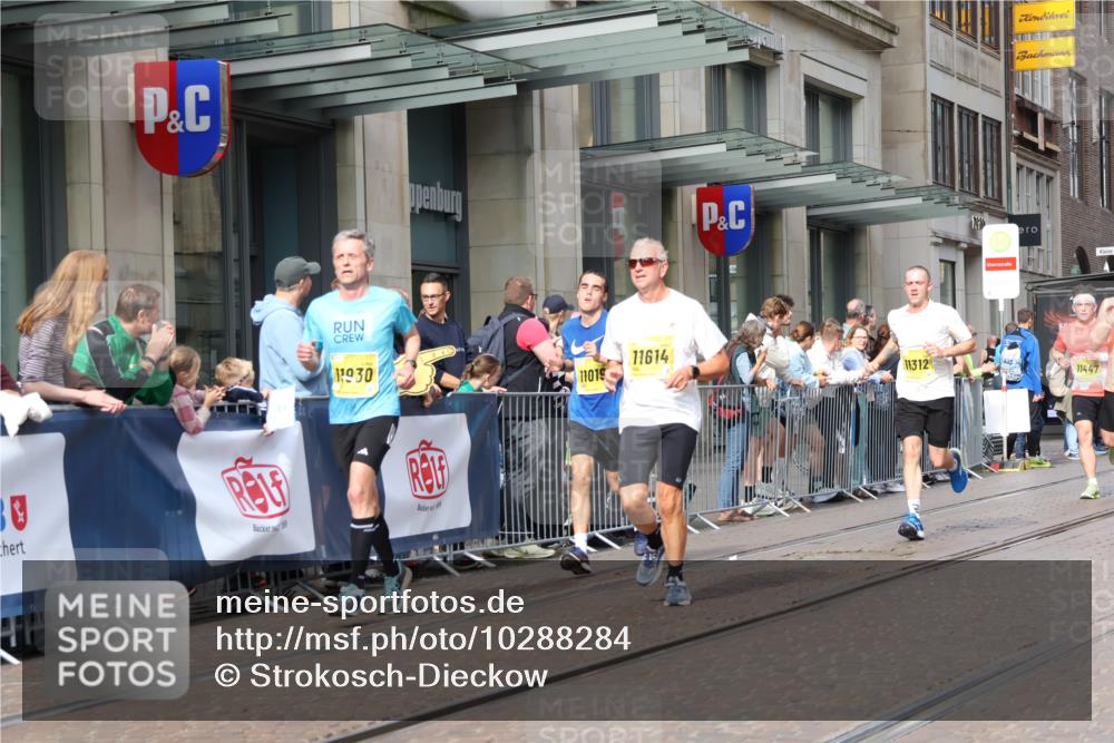 13.09.2026 - 21. swb-Marathon Bremen Strokosch-Dieckow http://msf.ph/oto/10288284 13.09.2026 10:43:51 Ziel 10342, 10956, 11108, 11148, 11312, 11447, 11614, 11644, 11758, 11930, 12559, 13538, 10328, 10337, 10742, 11019, 11208, 11312, 11607, 11614, 11948, 12250, 12253, 12436, 13509 meine-sportfotos.de