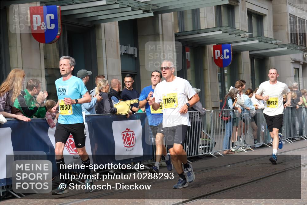 13.09.2026 - 21. swb-Marathon Bremen Strokosch-Dieckow http://msf.ph/oto/10288293 13.09.2026 10:43:51 Ziel 10342, 10956, 11108, 11148, 11312, 11447, 11614, 11644, 11758, 11930, 12559, 13538, 10328, 10337, 10742, 11019, 11208, 11312, 11607, 11614, 11948, 12250, 12253, 12436, 13509 meine-sportfotos.de