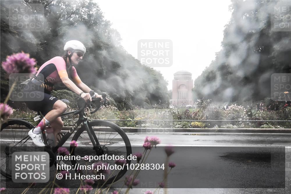 13.09.2026 - Stadtparktriathlon H.Heesch http://msf.ph/oto/10288304 13.09.2026 12:43:37 Radfahren 1132, 1173 meine-sportfotos.de
