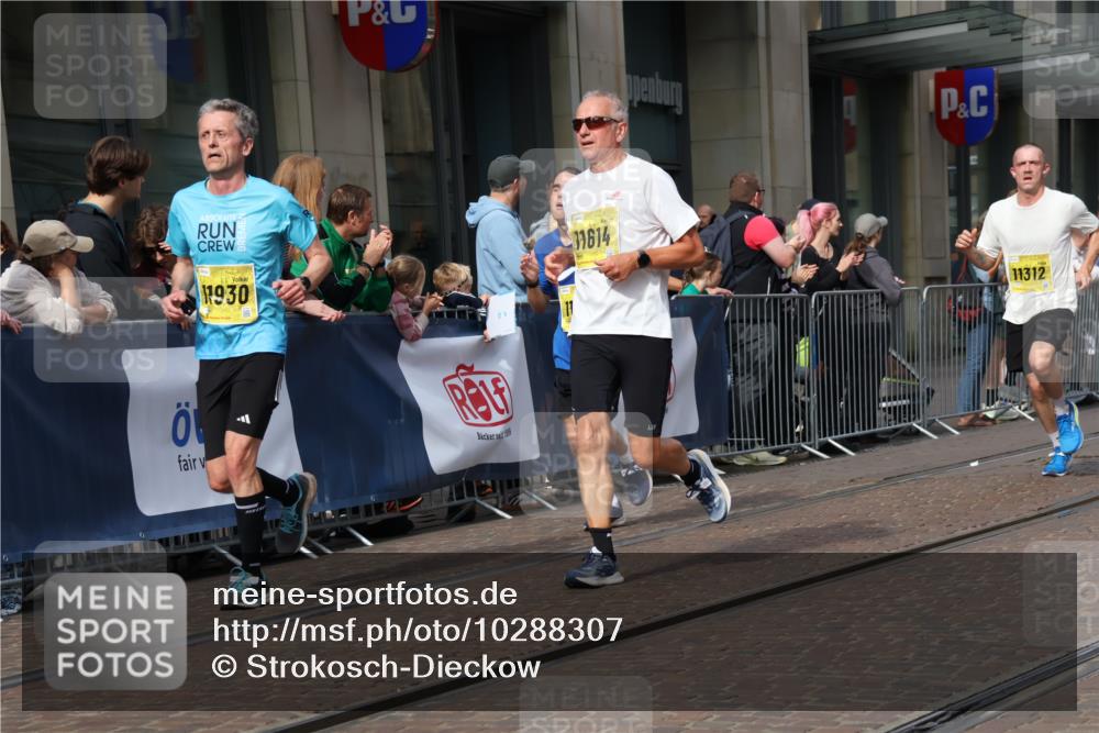 13.09.2026 - 21. swb-Marathon Bremen Strokosch-Dieckow http://msf.ph/oto/10288307 13.09.2026 10:43:52 Ziel 10342, 10956, 11108, 11148, 11447, 11644, 11758, 11930, 12559, 13538, 10337, 10742, 11019, 11208, 11312, 11607, 11614, 11930, 11948, 12250, 12253, 12436, 13509 meine-sportfotos.de