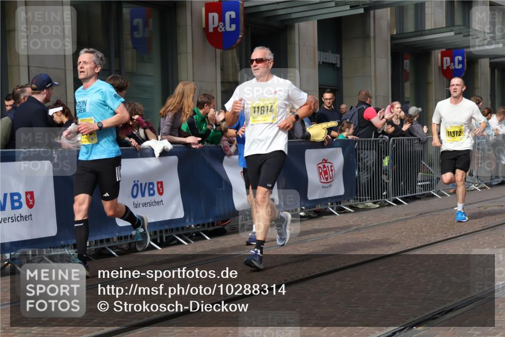 13.09.2026 - 21. swb-Marathon Bremen Strokosch-Dieckow http://msf.ph/oto/10288314 13.09.2026 10:43:52 Ziel 10342, 10956, 11108, 11148, 11447, 11644, 11758, 11930, 12559, 13538, 10337, 10742, 11019, 11208, 11312, 11607, 11614, 11930, 11948, 12250, 12253, 12436, 13509 meine-sportfotos.de