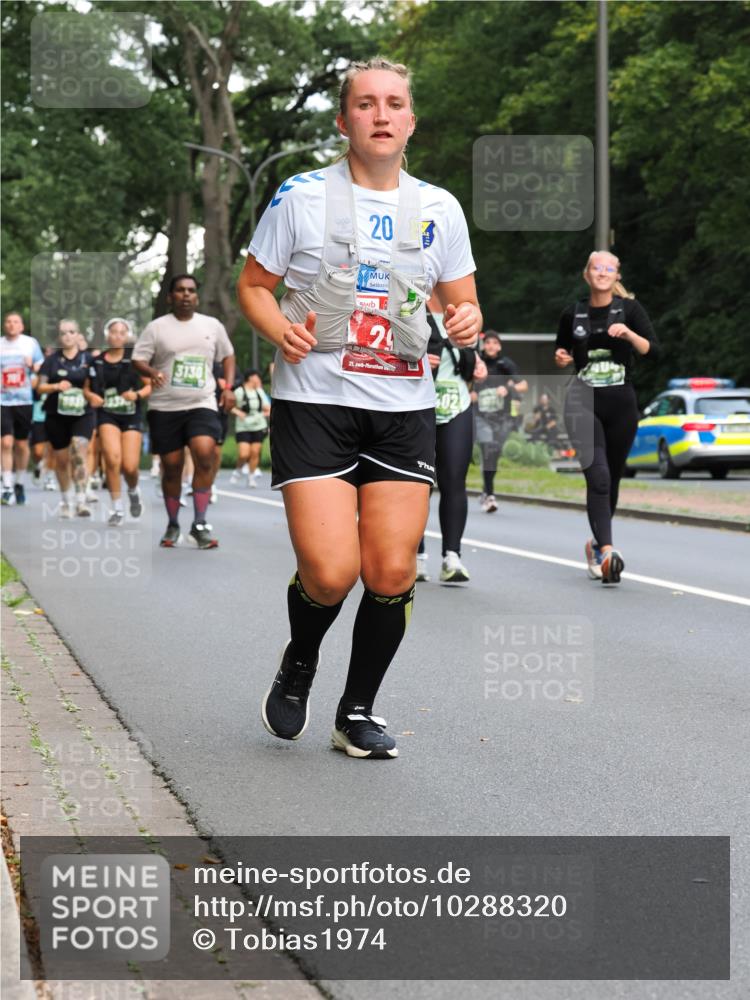 13.09.2026 - 21. swb-Marathon Bremen TobiasT http://msf.ph/oto/10288320 13.09.2026 12:24:31 Laufen 20, 3130, 29, 21, 402 meine-sportfotos.de