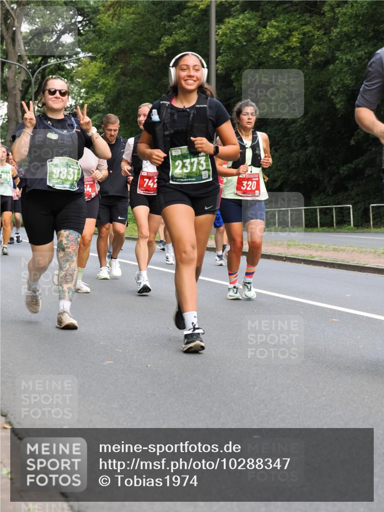 13.09.2026 - 21. swb-Marathon Bremen TobiasT http://msf.ph/oto/10288347 13.09.2026 12:24:37 Laufen 9831, 742, 2373, 320 meine-sportfotos.de