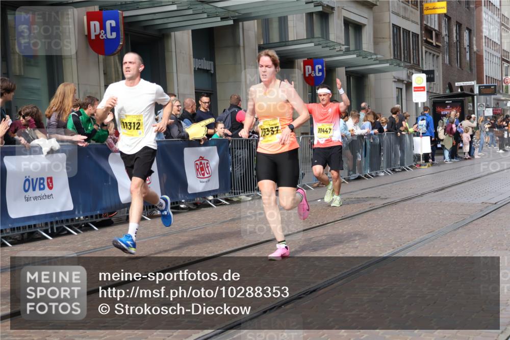 13.09.2026 - 21. swb-Marathon Bremen Strokosch-Dieckow http://msf.ph/oto/10288353 13.09.2026 10:43:53 Ziel 10342, 10956, 11108, 11148, 11447, 11644, 11758, 12559, 13538, 10337, 10742, 11019, 11208, 11312, 11447, 11607, 11614, 11930, 11948, 12250, 12253, 12436, 12559, 13509 meine-sportfotos.de