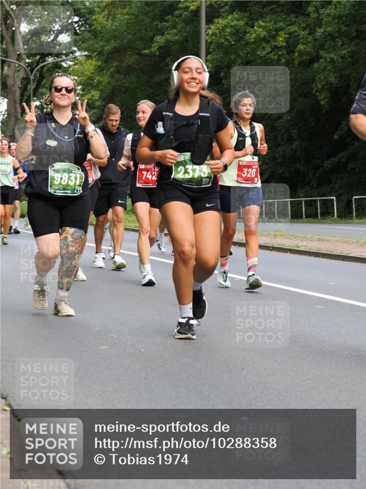 13.09.2026 - 21. swb-Marathon Bremen TobiasT http://msf.ph/oto/10288358 13.09.2026 12:24:37 Laufen 5042, 9831, 742, 2373, 320 meine-sportfotos.de