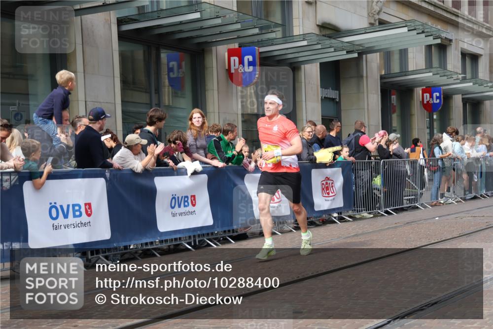13.09.2026 - 21. swb-Marathon Bremen Strokosch-Dieckow http://msf.ph/oto/10288400 13.09.2026 10:43:55 Ziel 10342, 10956, 11108, 11148, 11644, 11758, 13538, 10337, 10742, 11019, 11208, 11312, 11447, 11614, 11930, 11948, 12250, 12253, 12436, 12559, 13509 meine-sportfotos.de