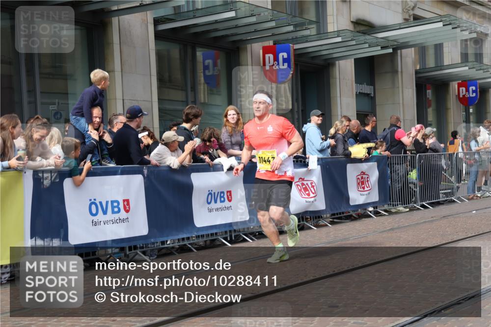 13.09.2026 - 21. swb-Marathon Bremen Strokosch-Dieckow http://msf.ph/oto/10288411 13.09.2026 10:43:55 Ziel 10342, 10956, 11108, 11148, 11644, 11758, 13538, 10337, 10742, 11019, 11208, 11312, 11447, 11614, 11930, 11948, 12250, 12253, 12436, 12559, 13509 meine-sportfotos.de