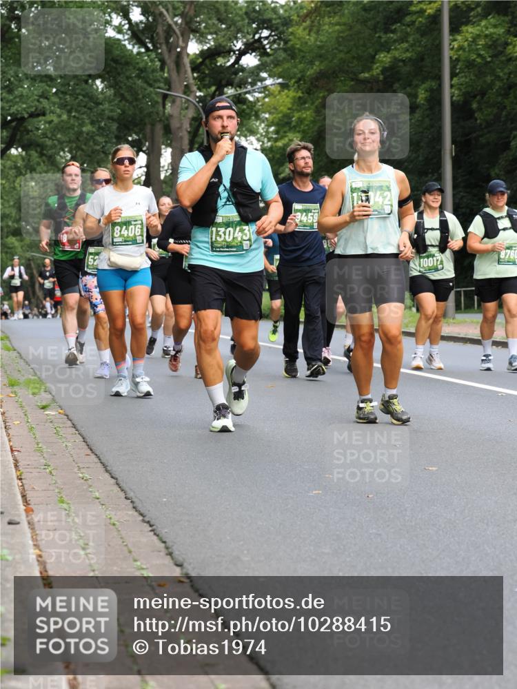 13.09.2026 - 21. swb-Marathon Bremen TobiasT http://msf.ph/oto/10288415 13.09.2026 12:24:43 Laufen 8406, 13043, 3459, 10017, 8760 meine-sportfotos.de