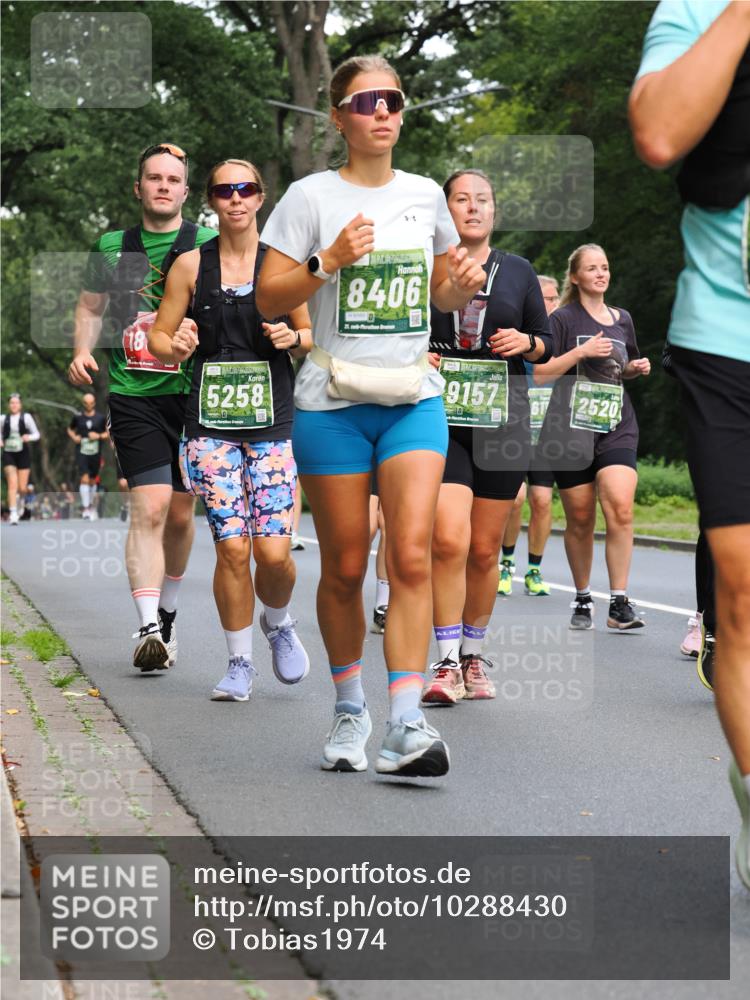 13.09.2026 - 21. swb-Marathon Bremen TobiasT http://msf.ph/oto/10288430 13.09.2026 12:24:45 Laufen 18, 5258, 8406, 6560, 21, 9157, 2520 meine-sportfotos.de