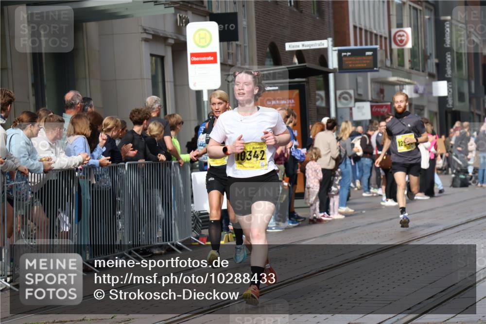 13.09.2026 - 21. swb-Marathon Bremen Strokosch-Dieckow http://msf.ph/oto/10288433 13.09.2026 10:43:57 Ziel 10342, 10956, 11108, 11148, 11644, 11758, 13538, 10337, 10342, 11019, 11208, 11312, 11447, 11614, 11930, 11948, 12250, 12253, 12436, 12559, 13509 meine-sportfotos.de