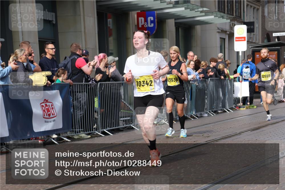 13.09.2026 - 21. swb-Marathon Bremen Strokosch-Dieckow http://msf.ph/oto/10288449 13.09.2026 10:43:59 Ziel 10956, 11108, 11148, 11438, 11644, 11758, 10337, 10342, 11019, 11208, 11312, 11447, 11614, 11930, 11948, 12250, 12253, 12436, 12559, 13538 meine-sportfotos.de