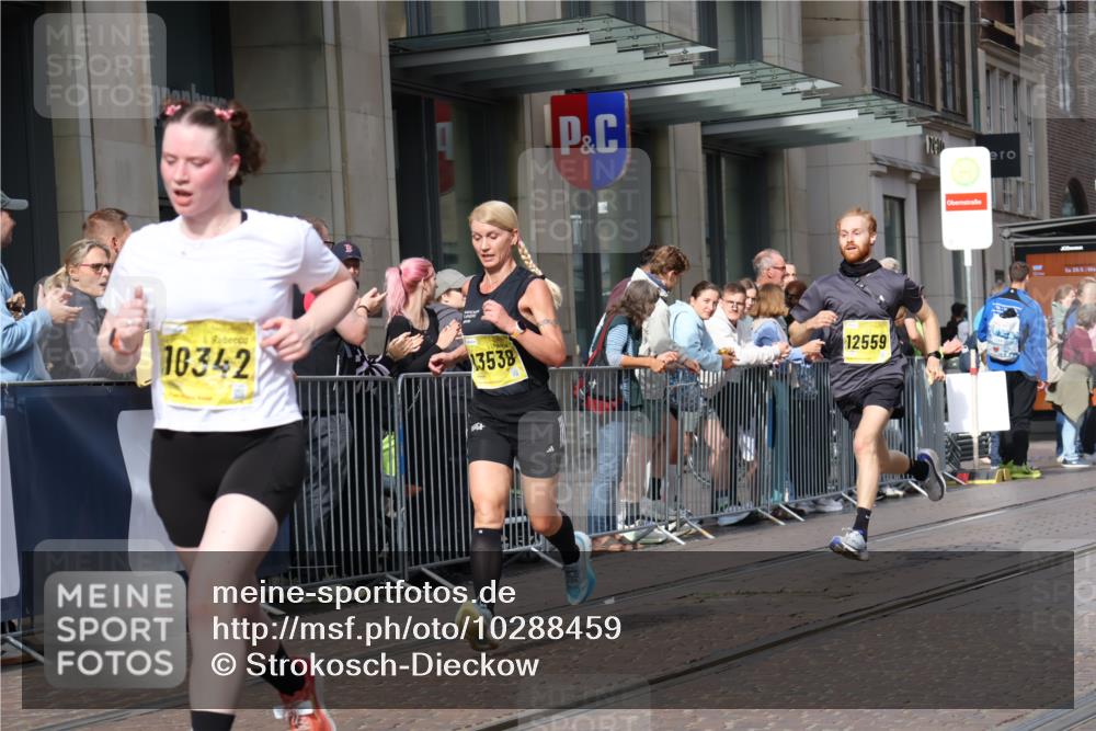 13.09.2026 - 21. swb-Marathon Bremen Strokosch-Dieckow http://msf.ph/oto/10288459 13.09.2026 10:44:00 Ziel 10956, 11108, 11148, 11438, 11644, 11758, 10337, 10342, 11019, 11208, 11312, 11447, 11614, 11930, 11948, 12250, 12253, 12436, 12559, 13538 meine-sportfotos.de