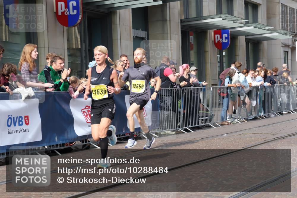 13.09.2026 - 21. swb-Marathon Bremen Strokosch-Dieckow http://msf.ph/oto/10288484 13.09.2026 10:44:01 Ziel 10956, 11108, 11148, 11438, 11644, 11758, 10337, 10342, 11019, 11208, 11312, 11447, 11614, 11930, 11948, 12250, 12253, 12436, 12559, 13538 meine-sportfotos.de
