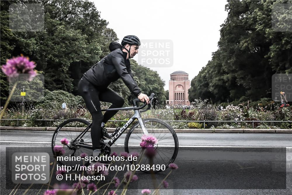 13.09.2026 - Stadtparktriathlon H.Heesch http://msf.ph/oto/10288490 13.09.2026 11:34:36 Radfahren 694, 778, 1797 meine-sportfotos.de