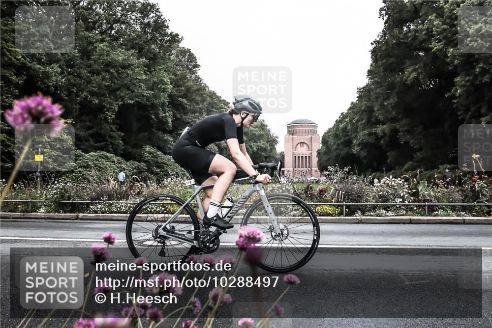 13.09.2026 - Stadtparktriathlon H.Heesch http://msf.ph/oto/10288497 13.09.2026 11:34:37 Radfahren 694, 778, 1797 meine-sportfotos.de