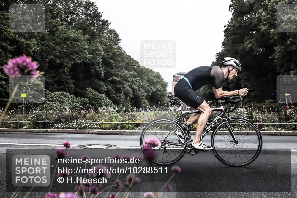 13.09.2026 - Stadtparktriathlon H.Heesch http://msf.ph/oto/10288511 13.09.2026 11:34:53 Radfahren 697, 819, 891, 897 meine-sportfotos.de