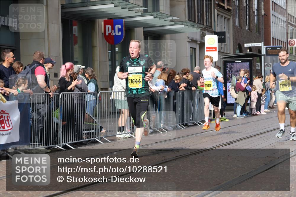 13.09.2026 - 21. swb-Marathon Bremen Strokosch-Dieckow http://msf.ph/oto/10288521 13.09.2026 10:44:07 Ziel 10454, 10806, 10956, 11148, 11438, 10337, 10342, 11019, 11108, 11208, 11312, 11447, 11614, 11644, 11758, 11930, 11948, 12250, 12253, 12436, 12559, 13538 meine-sportfotos.de
