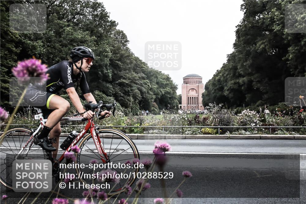 13.09.2026 - Stadtparktriathlon H.Heesch http://msf.ph/oto/10288529 13.09.2026 11:35:03 Radfahren 726, 822 meine-sportfotos.de