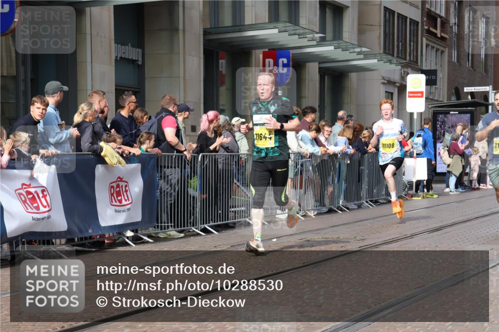13.09.2026 - 21. swb-Marathon Bremen Strokosch-Dieckow http://msf.ph/oto/10288530 13.09.2026 10:44:07 Ziel 10454, 10806, 10956, 11148, 11438, 10337, 10342, 11019, 11108, 11208, 11312, 11447, 11614, 11644, 11758, 11930, 11948, 12250, 12253, 12436, 12559, 13538 meine-sportfotos.de