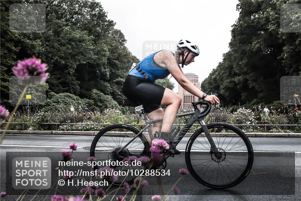 13.09.2026 - Stadtparktriathlon H.Heesch http://msf.ph/oto/10288534 13.09.2026 11:35:05 Radfahren 726, 822, 927 meine-sportfotos.de